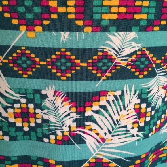 Lularoe Classic T Teal Emerald Feathers Leaves XS - Picture 6 of 8